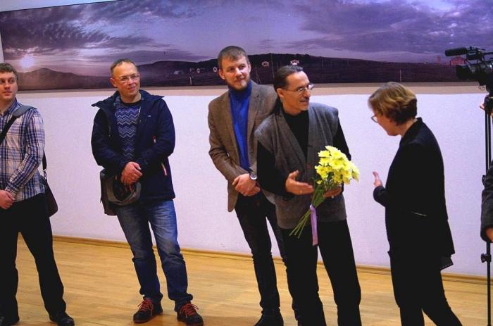 Фото С выставки Сергея Жаткова «На пути к истине»