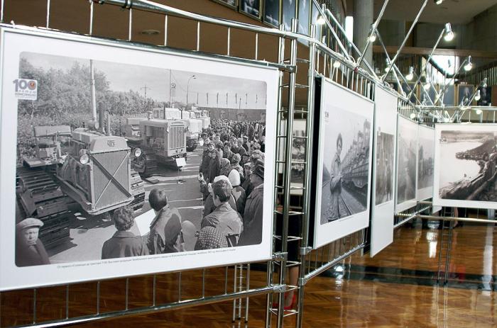 Фото Фотовыставка к 100-летию ВЛКСМ. Фото: Валерий Иванов