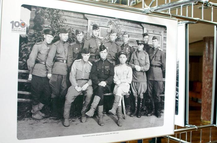 Фото Фотовыставка к 100-летию ВЛКСМ. Фото: Валерий Иванов