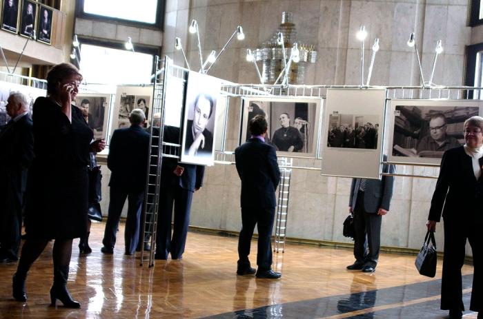 Фото Фотовыставка к 100-летию ВЛКСМ. Фото: Валерий Иванов