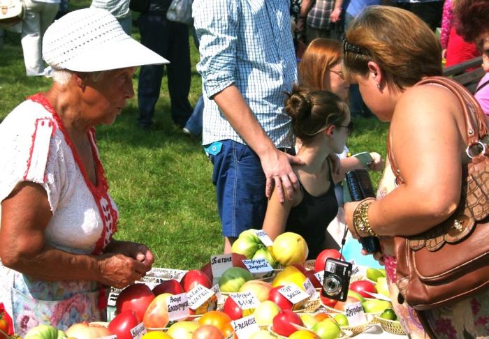 Фото Выставка плодов и цветов-2013 в Челябинске