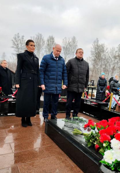 Фото Открытие памятника Герою России Александру Антонову в Челябинске