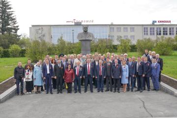 Фото В Миассе прошел митинг-концерт «Путь к Победе», организованный АО «ГРЦ Макеева»