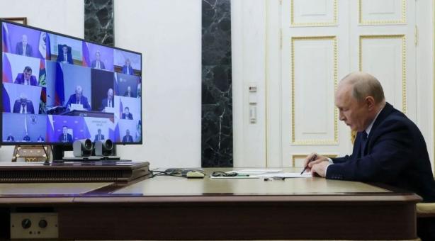 Фото Путин подписал Указ о присвоении звания «Город трудовой доблести» 12 городам, включая три уральских