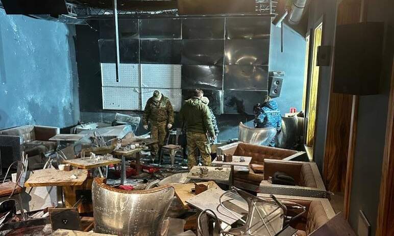 В воскресенье, второго апреля, в кафе в центре Санкт-Петербурга произошел взрыв неизвестного взры
