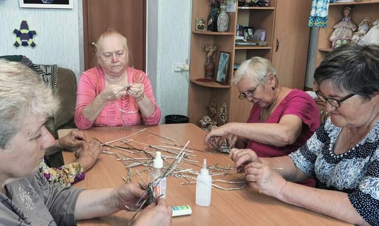 В Карталах пожилые люди осваивают технику «торсион-папье»