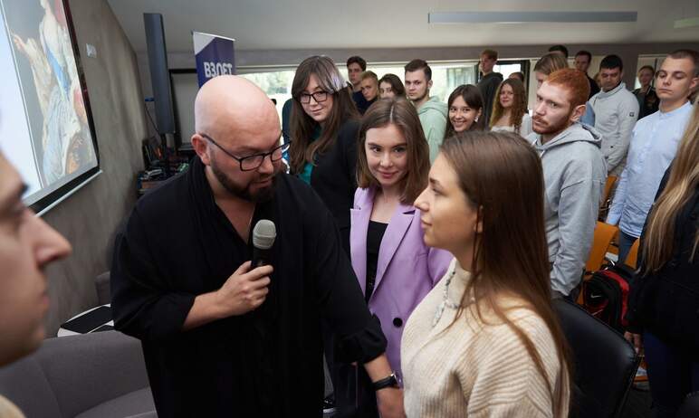 Челябинский камерный театр продолжает серию мастер-классов по психологии отношений. 17 октября те