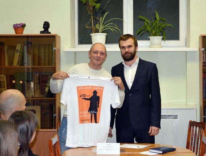 На встречу с активистами Общественной молодежной палаты при городском Собрании депутатов