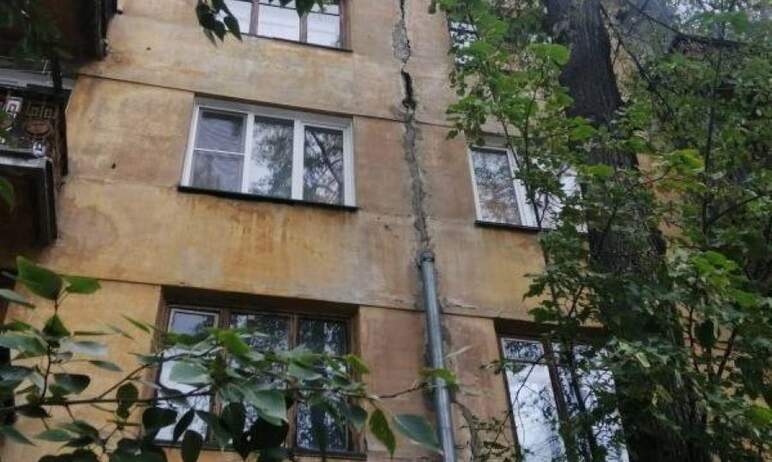 В Челябинске принято решение о сносе опасного дома на улице Российской, 27. Об этом сегодня, сооб