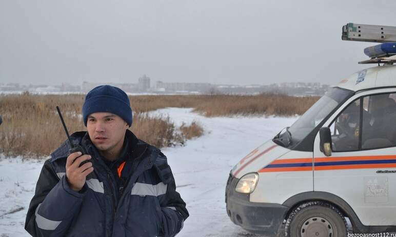 В Челябинске мужчина погиб, упав в Изумрудный карьер. Обстоятельства трагедии выясняются.

