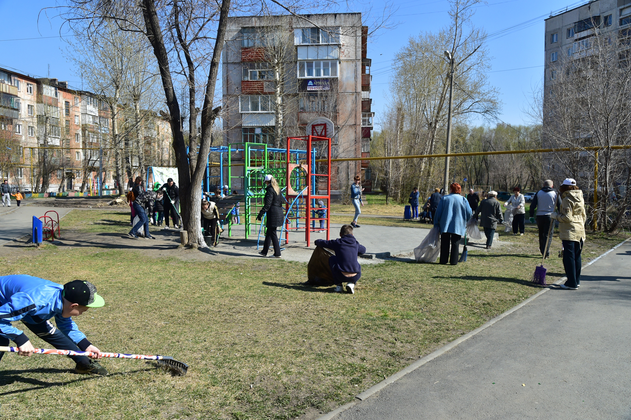 Вместе двор. ЧМЗ район Челябинска дворы. ЧМЗ Челябинск благоустройство. Благоустроенные дворы Челябинск. Чистые дворы Челябинск.