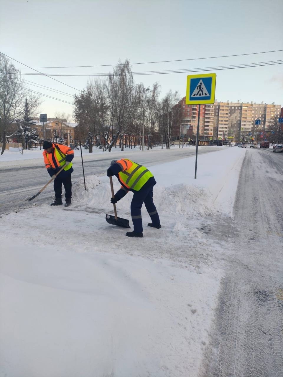 В Челябинске более 300 единиц техники убирает снег | 07.01.2023 | Челябинск  - БезФормата