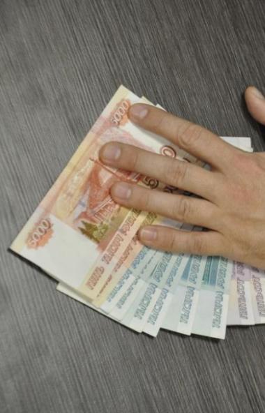 Житель Челябинска заплатил штраф в размере 300 тысяч рублей за попытку дать взятку полицейскому т