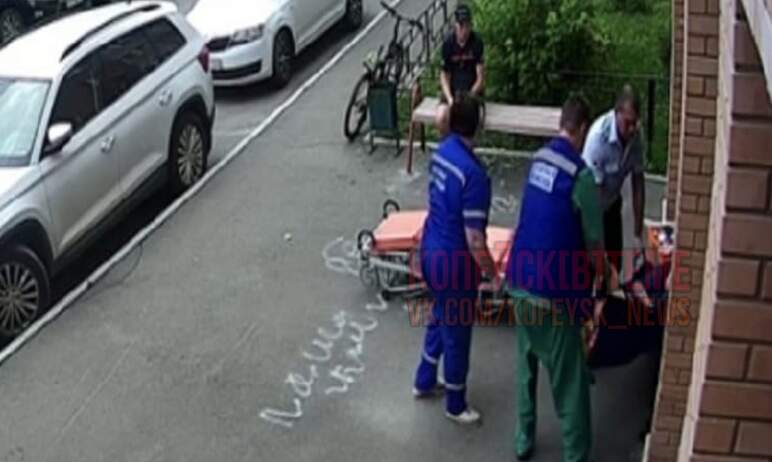 В больницу Копейска (Челябинская область) с перерезанной шеей поступил местный 61-летний житель. 