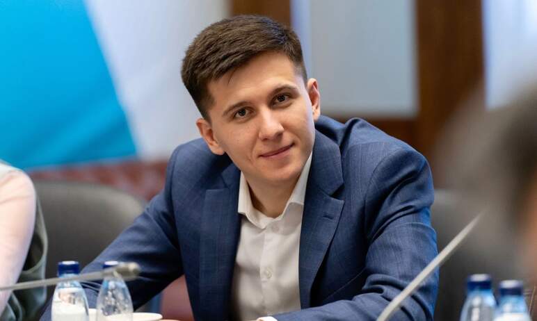 Депутат Госдумы от Челябинской области 25-летний Максим Гулин (избранный в составе списка от парт