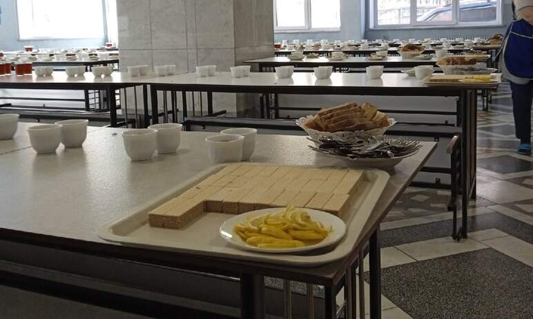 В Челябинской области почти 187 тысяч учащихся начальных классов получают бесплатное горячее пита