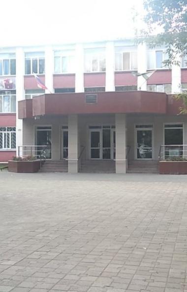 В гимназии №80 Челябинска один из классов отправлен на дистанционное обучение в связи с подозрени