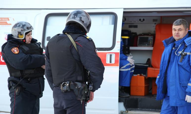 В Челябинске сотрудники вневедомственной охраны задержали мужчину, оказывавшего сопротивление мед