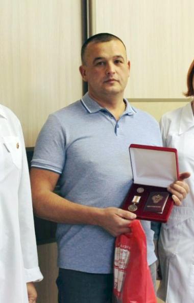 Кадровый донор Челябинской областной станции переливания крови, почетный донор России Ринат Ибраг