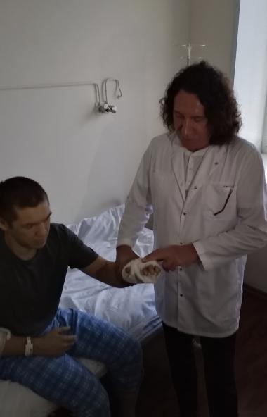 В Челябинской областной клинической больнице хирургам удалось пришить кисть 30-летнему сварщику М