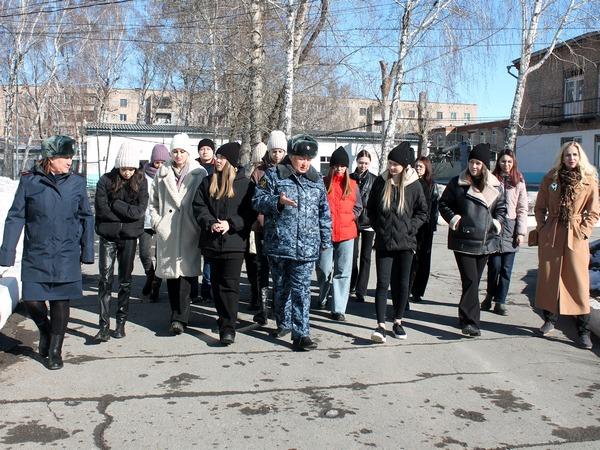 Фото Женскую колонию Челябинска посетили студенты РАНХиГС