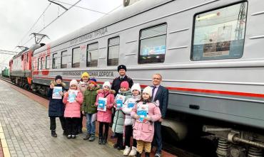 Фото «Поезд знаний» на станциях Шершни и Полетаево-1 посетили почти 200 школьников